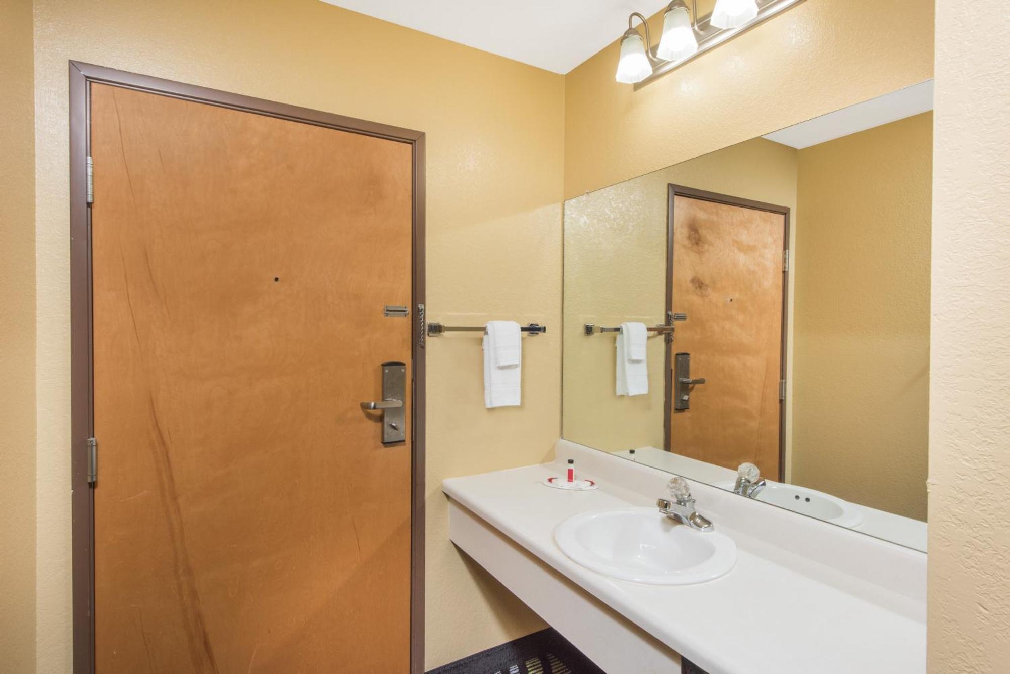 Hotel Super 8 By Wyndham Farmington Extérieur photo