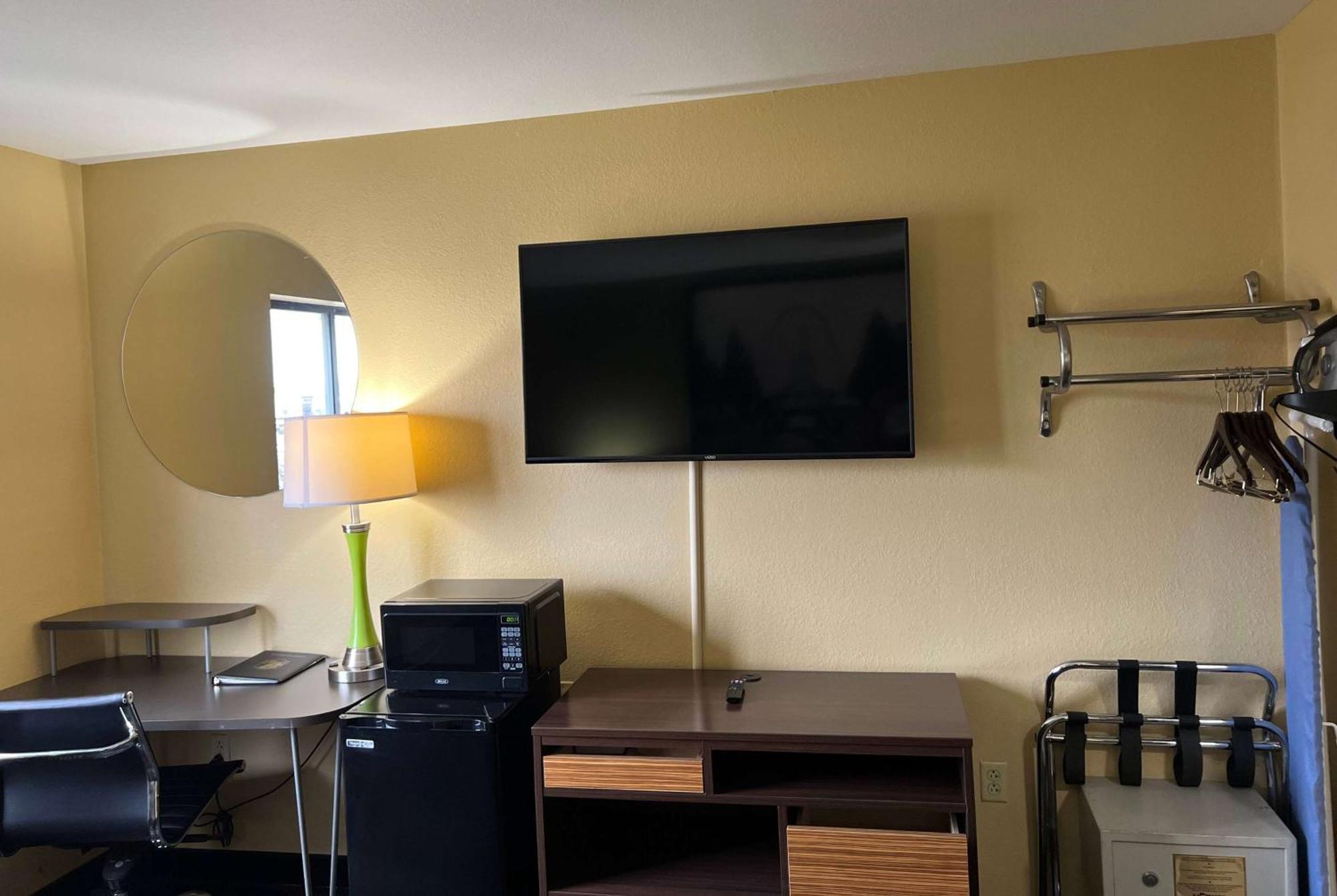 Hotel Super 8 By Wyndham Farmington Extérieur photo