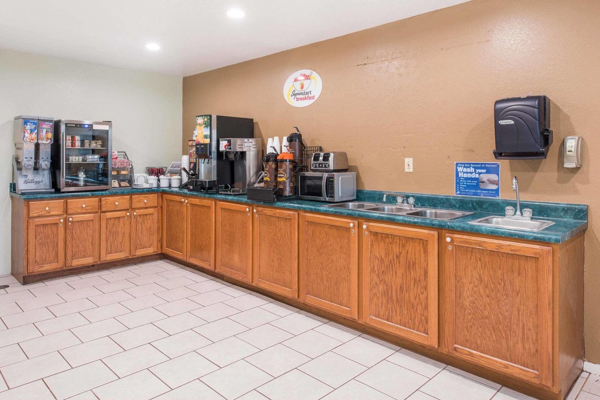 Hotel Super 8 By Wyndham Farmington Extérieur photo